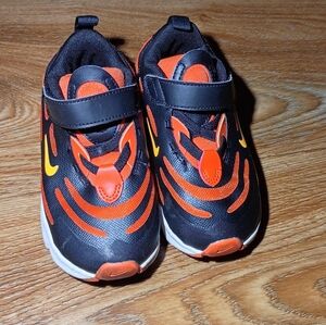 Nike Air Max Kids Black and Orange Athletic Shoes